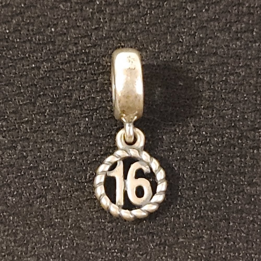 Exquiste Pandora 925 Sterling Silver "Sweet 16" Dangle Charm Bead 790494